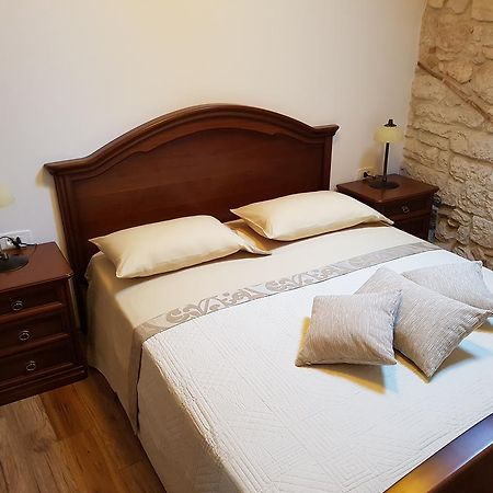 Antique Apartment Arsenale Rovinj Eksteriør billede