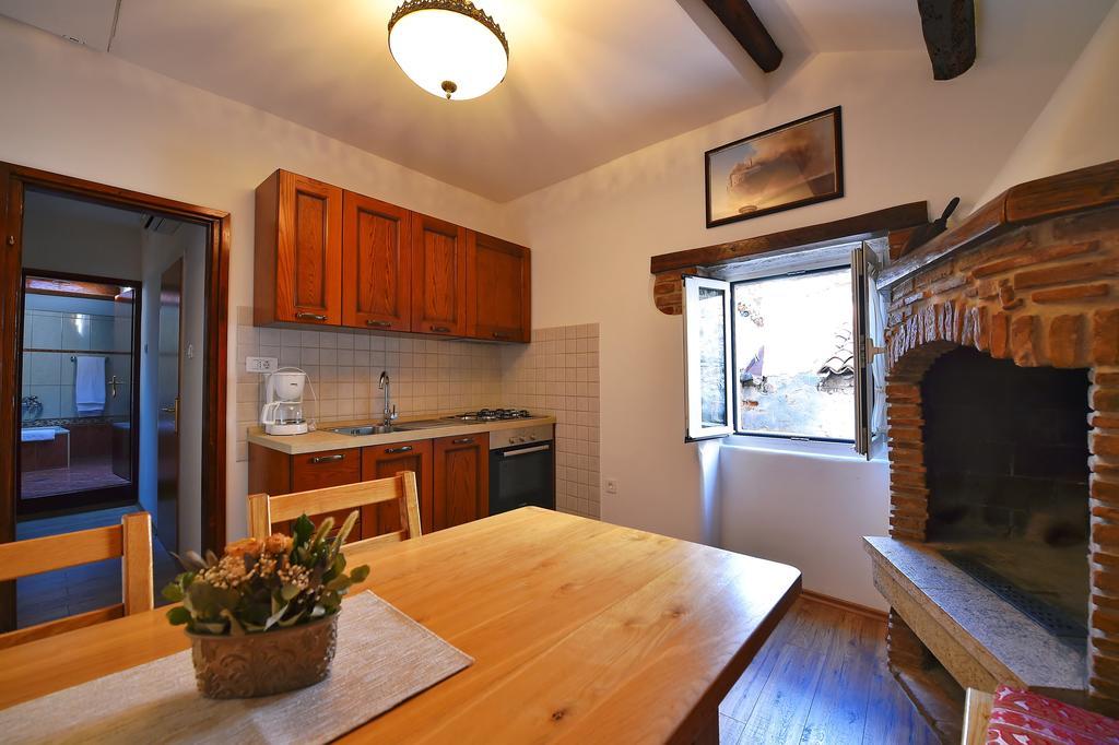 Antique Apartment Arsenale Rovinj Eksteriør billede