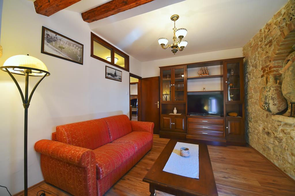 Antique Apartment Arsenale Rovinj Eksteriør billede