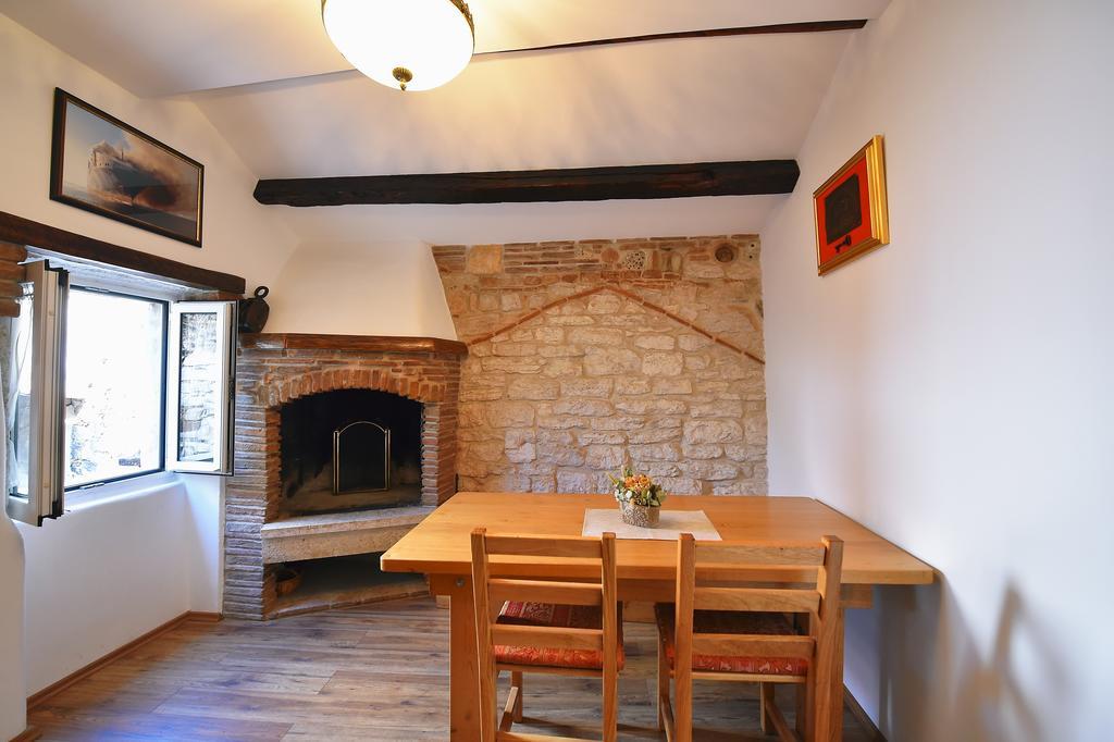 Antique Apartment Arsenale Rovinj Eksteriør billede