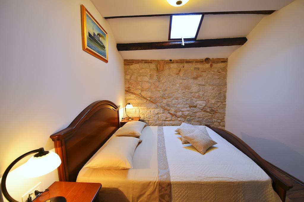 Antique Apartment Arsenale Rovinj Eksteriør billede
